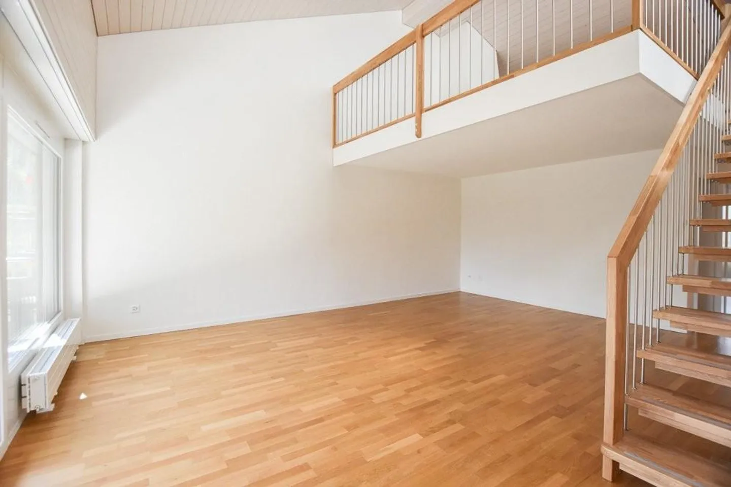 Appartamento ristrutturato di 3,5 stanze con galleria in affitto - Foto 1 di 10