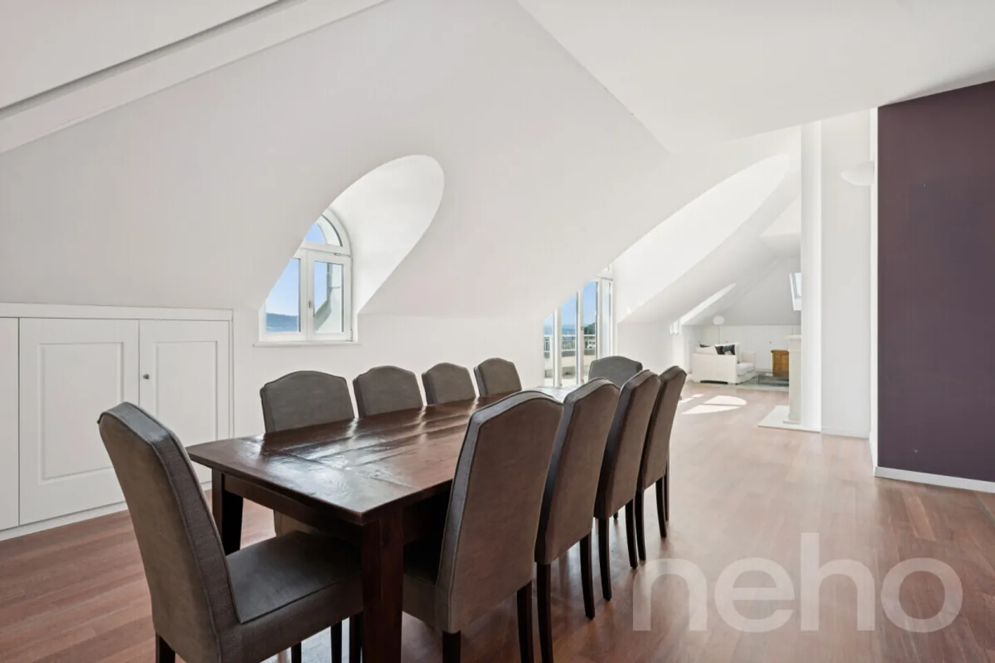 Penthouse apartment with spectacular lake and panoramic views in an attractive location - Photo 9 of 12