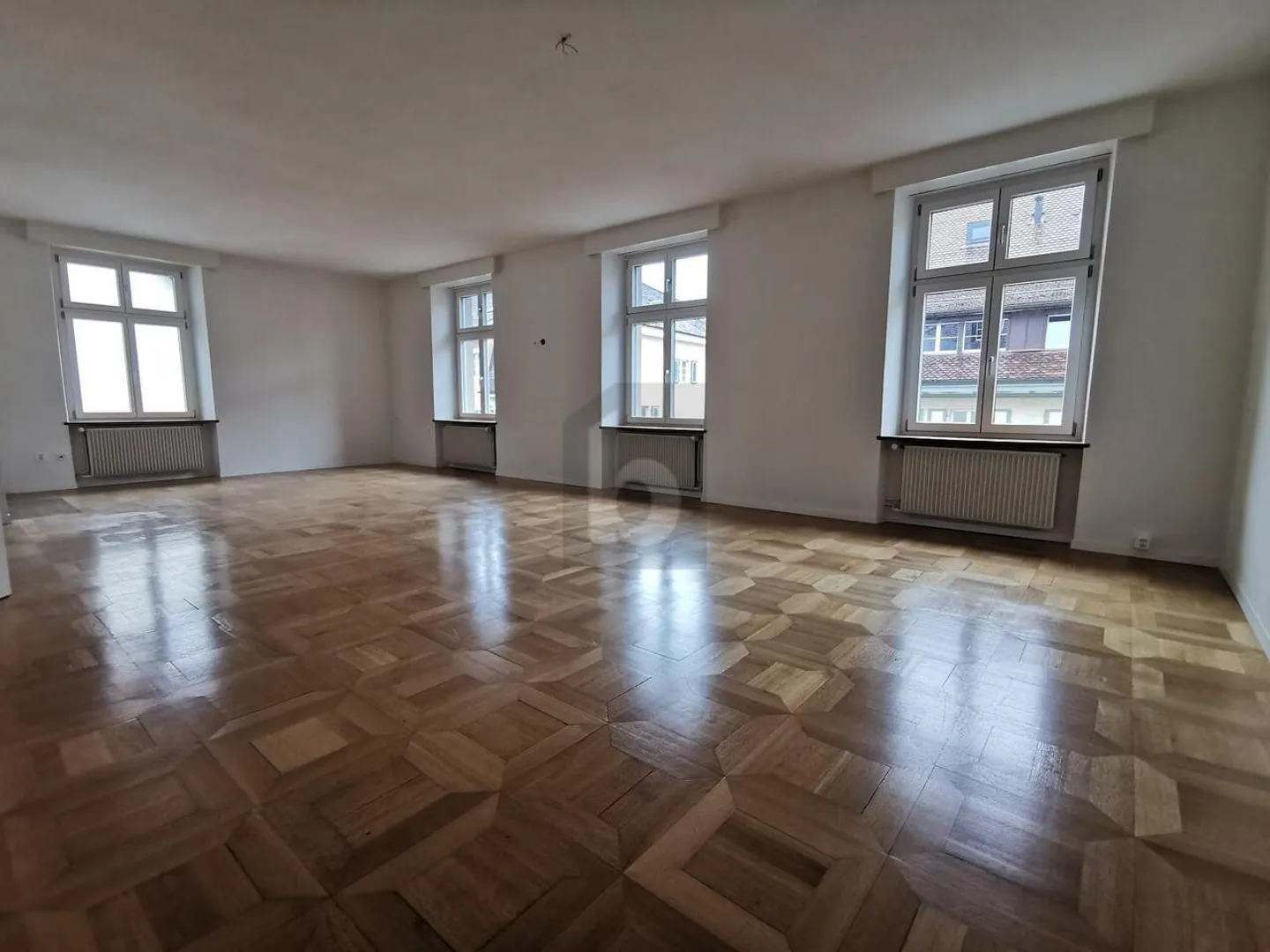 GROSSZÜGIG UND ZENTRAL - Foto 1 von 6