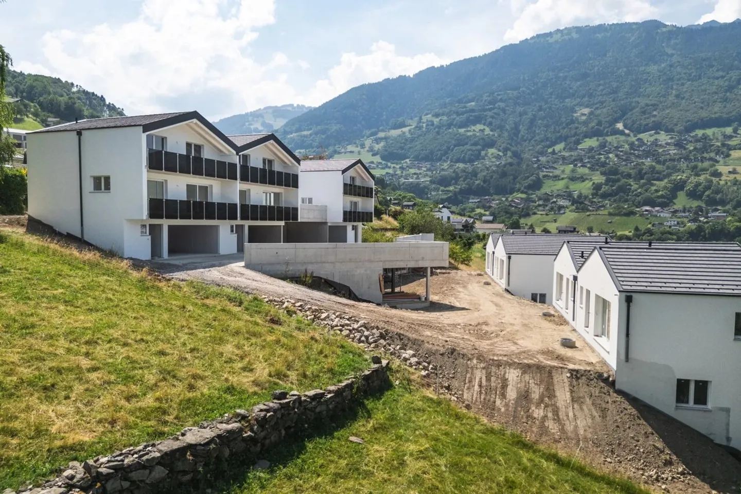 Nouvelle maison spacieuse avec 4,5 ou 5,5 pièces - Photo 13 sur 13