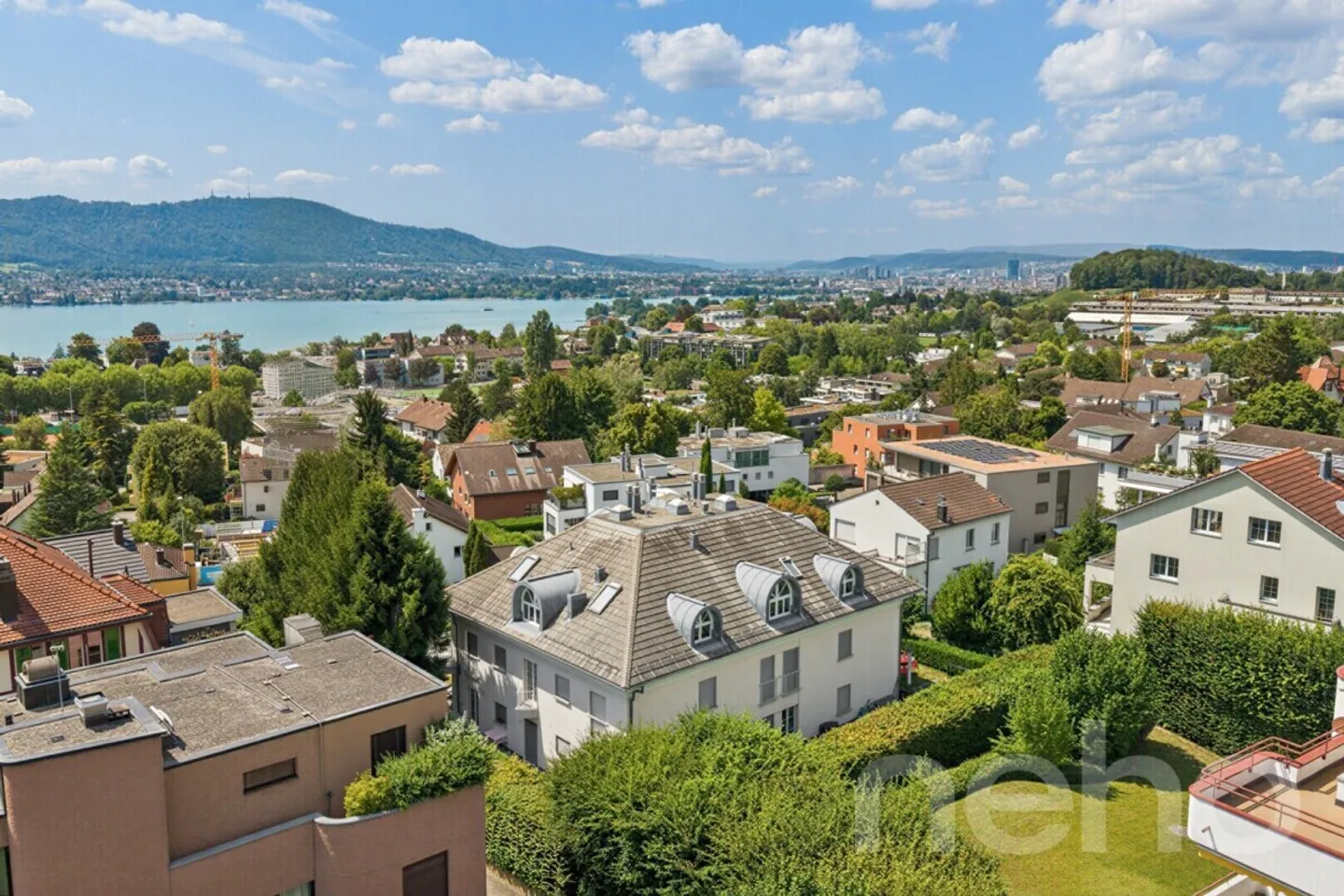 Penthouse apartment with spectacular lake and panoramic views in an attractive location - Photo 2 of 12