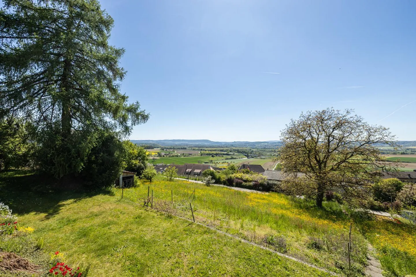 Opportunité d'investissement avec vue panoramique dégagée - Photo 1 sur 12