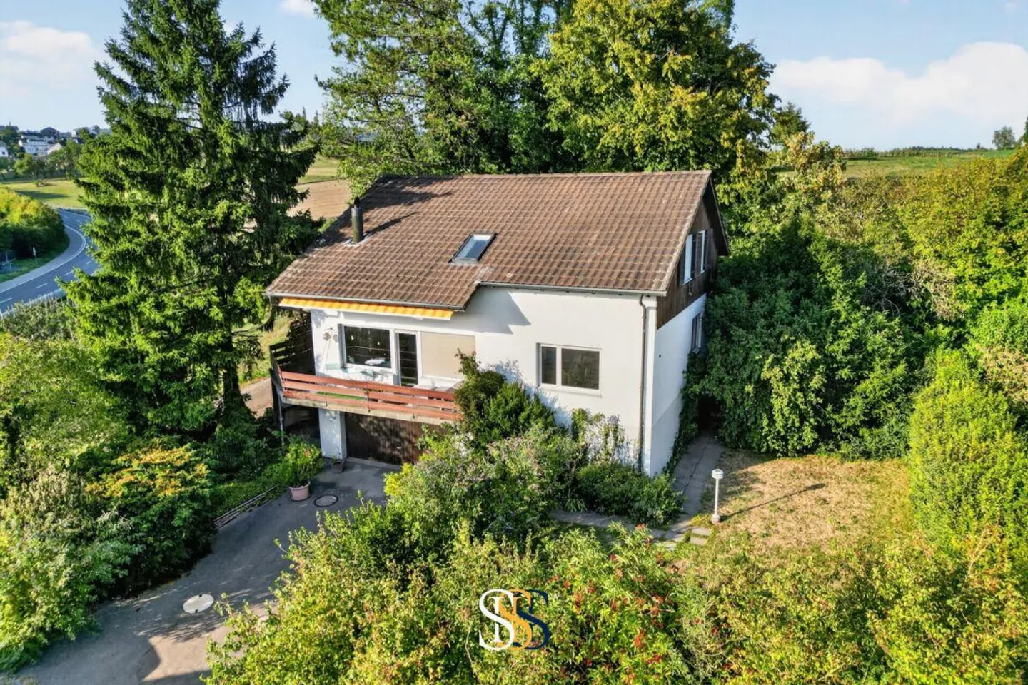 Affascinante casa unifamiliare con vista e grande giardino - Foto 1 di 17