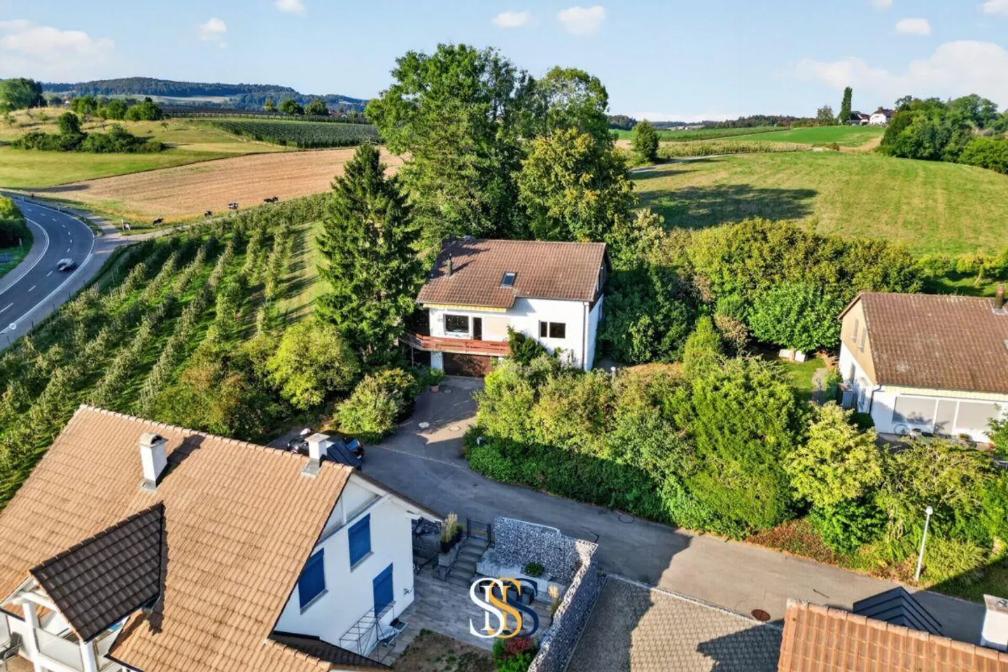 Affascinante casa unifamiliare con vista e grande giardino - Foto 2 di 17