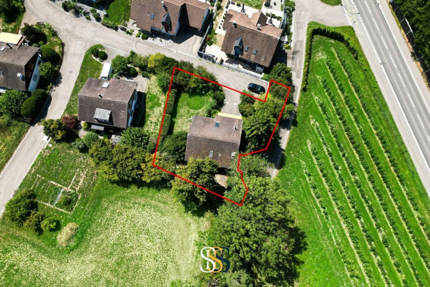 Affascinante casa unifamiliare con vista e grande giardino - Foto 3 di 17
