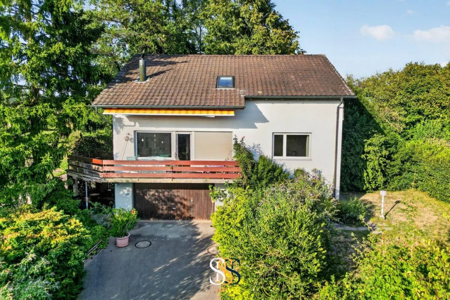 Affascinante casa unifamiliare con vista e grande giardino - Foto 4 di 17
