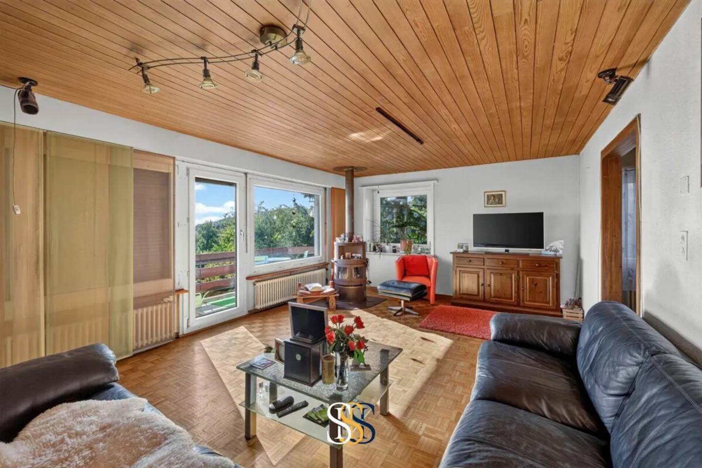 Affascinante casa unifamiliare con vista e grande giardino - Foto 6 di 17