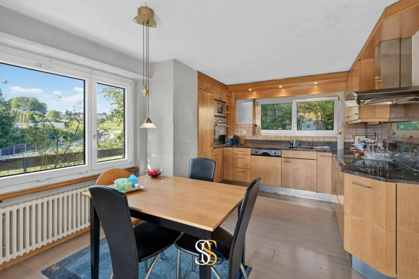 Affascinante casa unifamiliare con vista e grande giardino - Foto 8 di 17