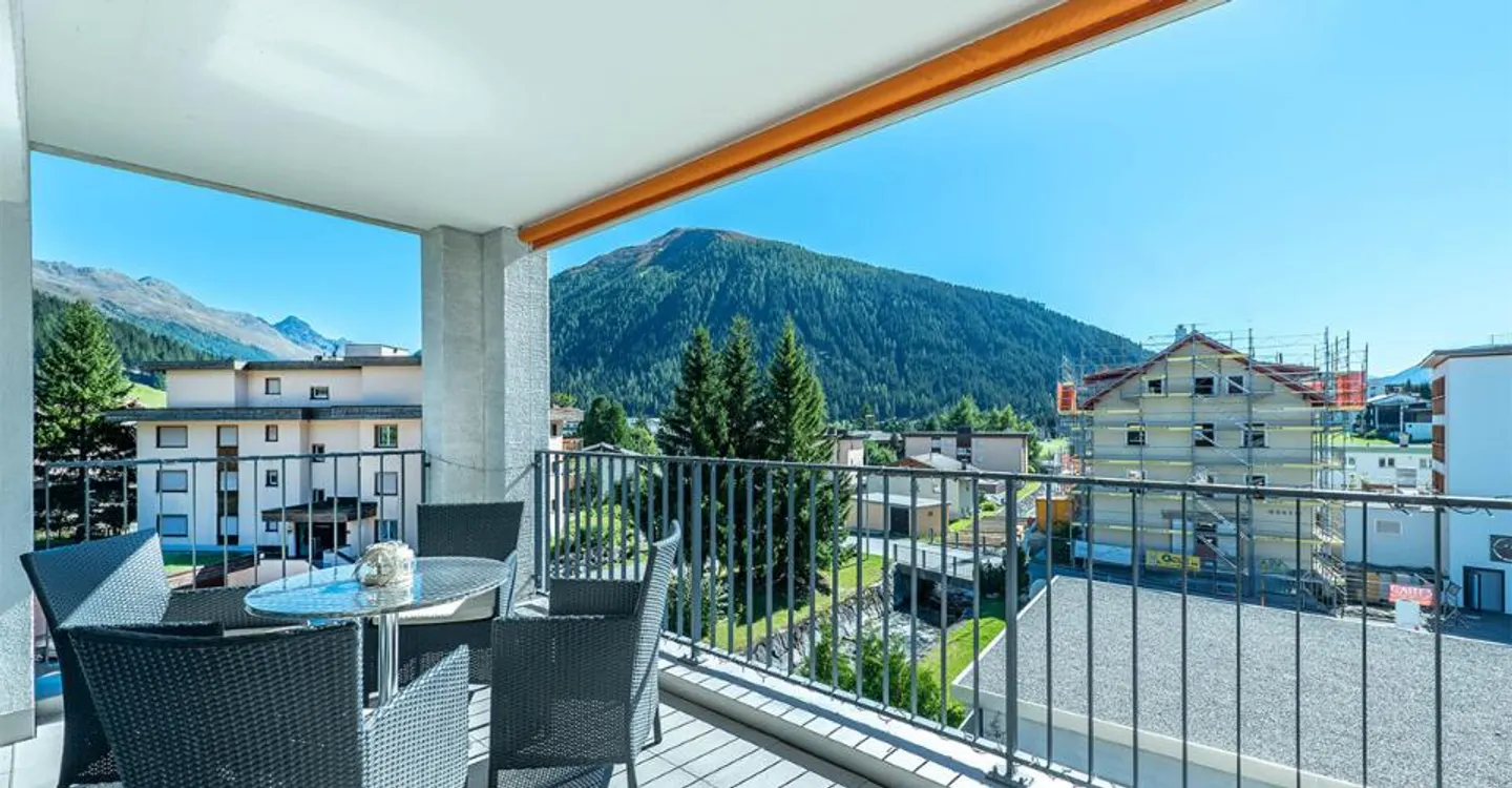 Sonnige Attikawohnung mit Bergsicht - Foto 3 von 4