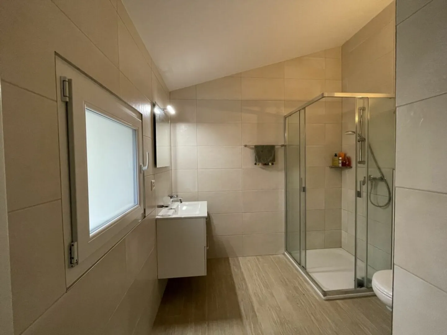 Neue Residenz kurz vor der Fertigstellung; Gartengeschoss in Sion - Foto 6 von 10