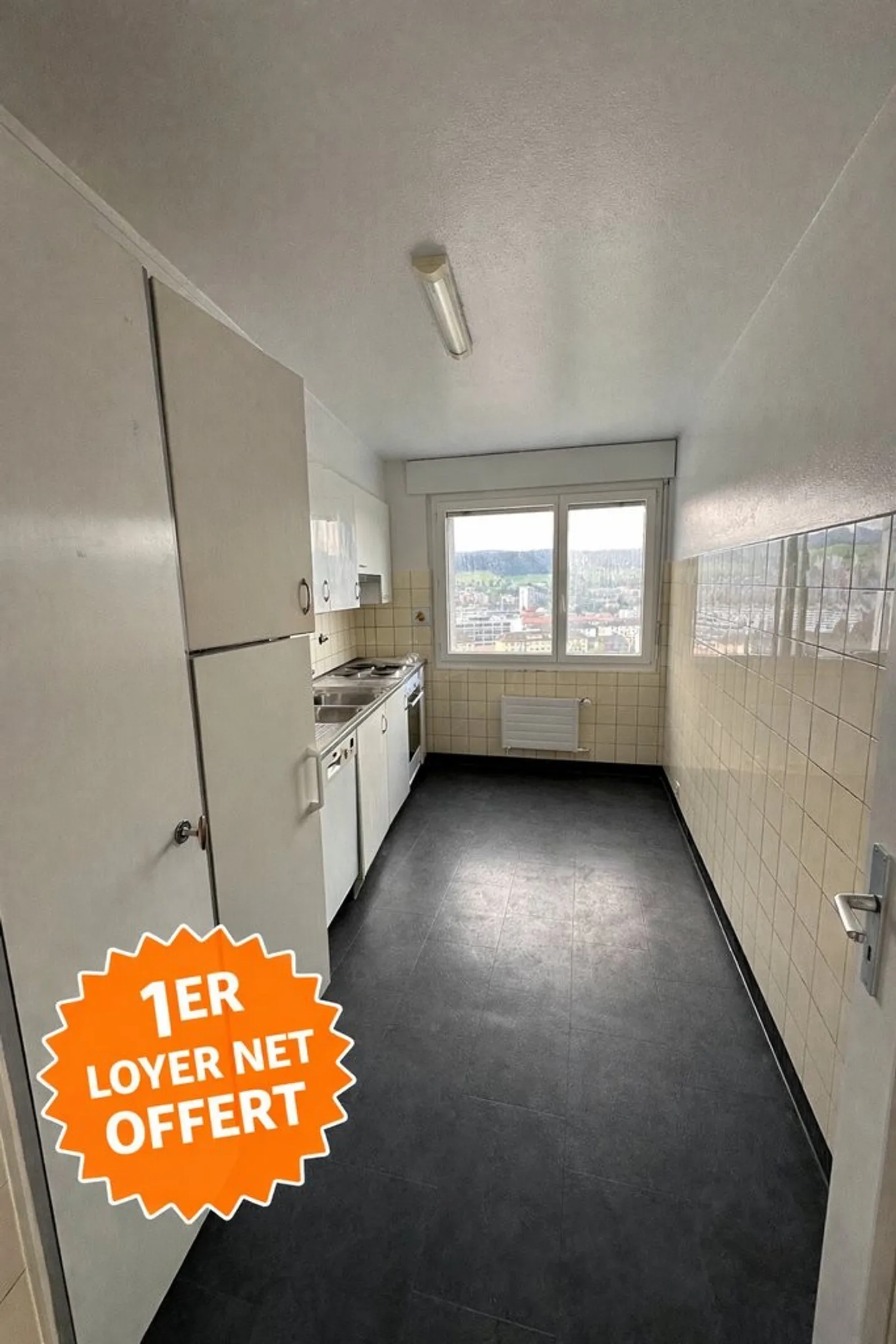 APPARTEMENT AVEC BALCON DANS UN QUARTIER CALME - Photo 1 sur 9