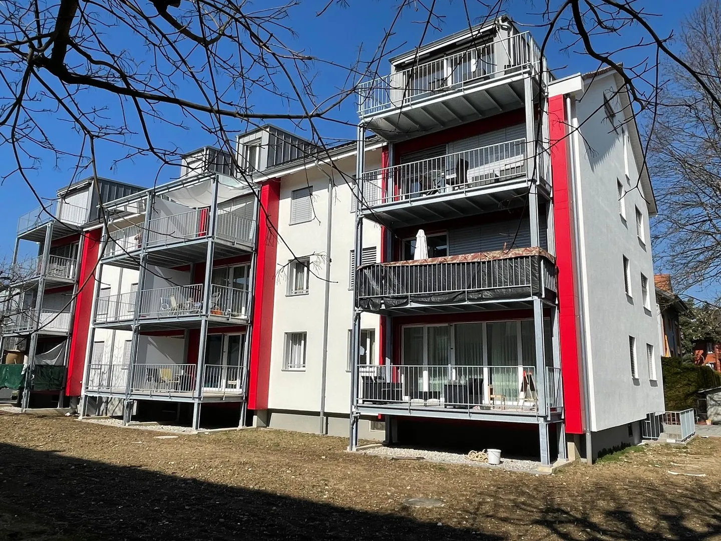 Appartement 3.5 pièces partiellement rénové avec balcon - Photo 1 sur 7
