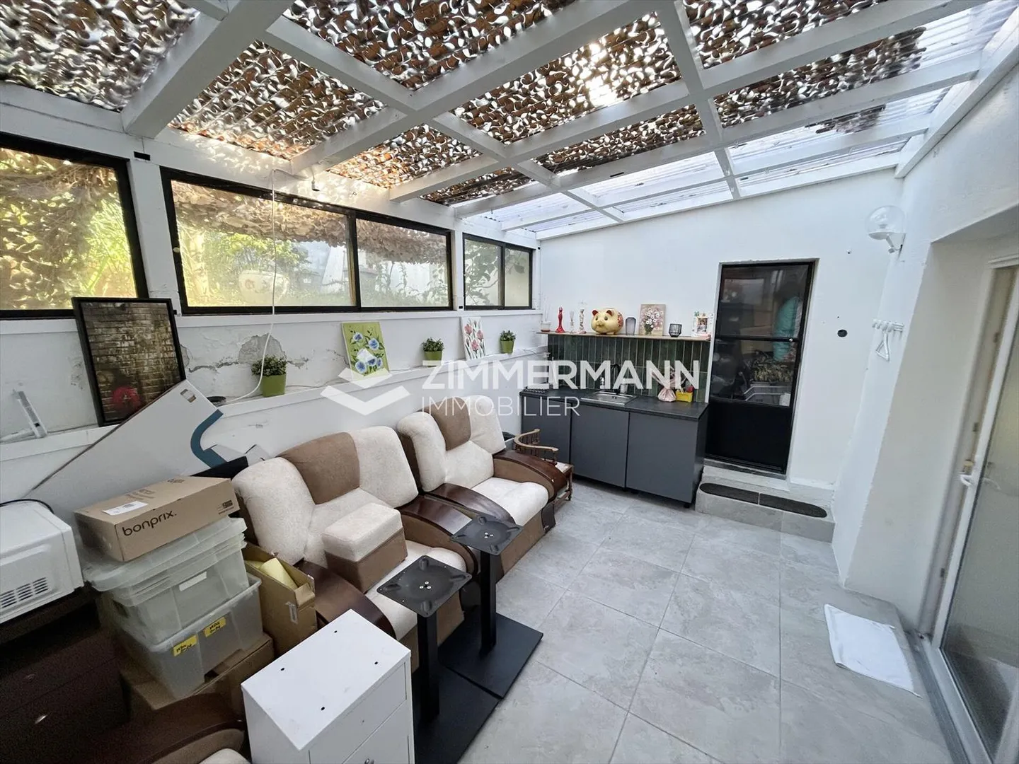 Maison spacieuse avec véranda, jardin et dépendance - à quelques minutes de Genève - Photo 6 sur 8