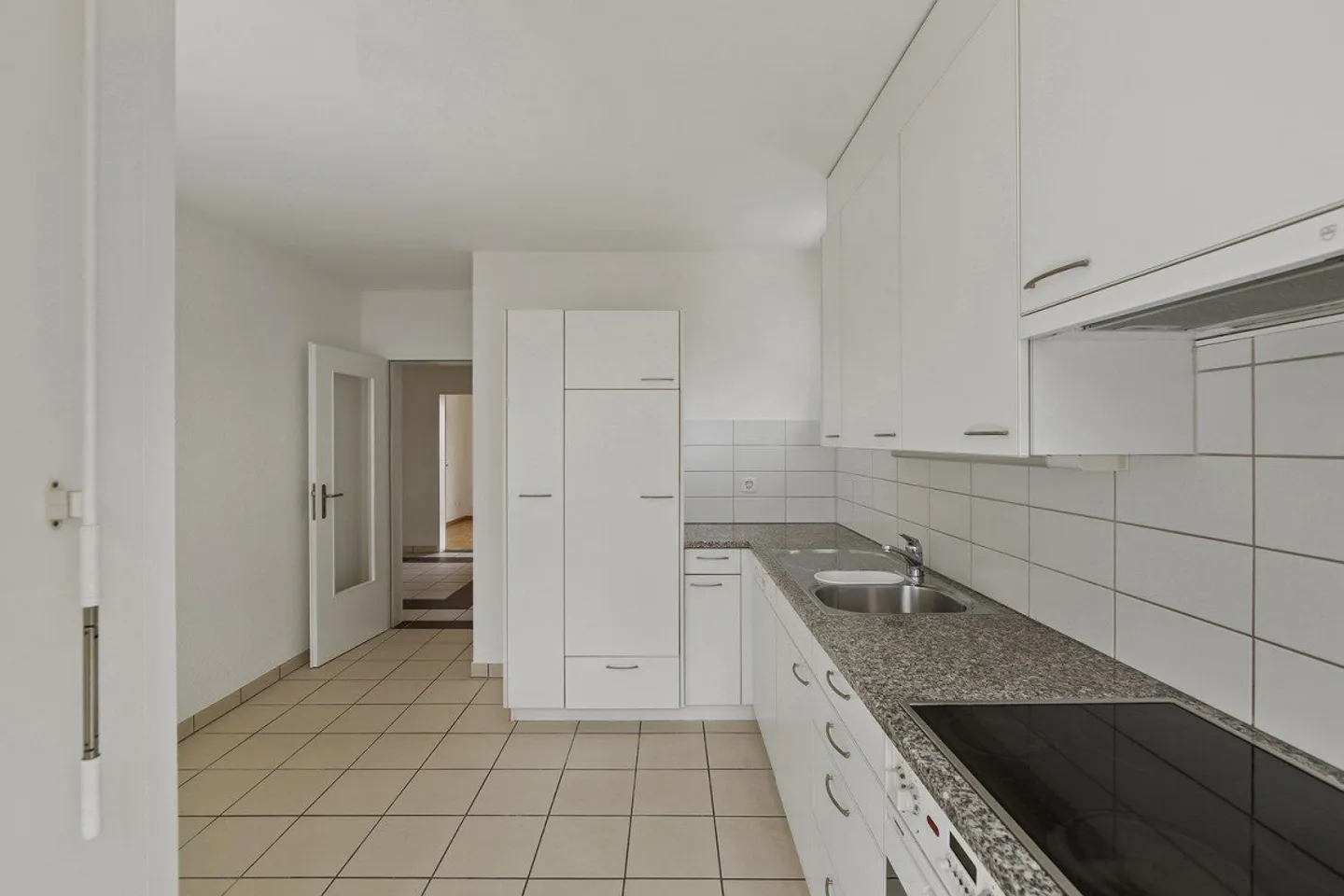 Moderno appartamento di 3,5 stanze con balcone ad Arlesheim - Foto 4 di 10