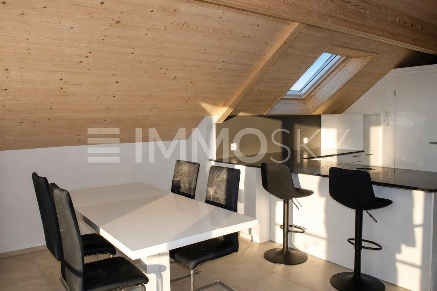 Appartement moderne au dernier étage - Photo 2 sur 5