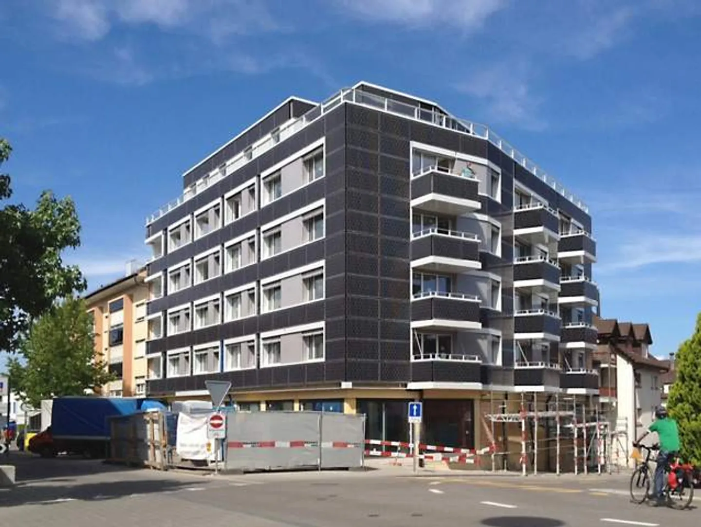 Modern 4-room apartment with balcony - Photo 1 of 8