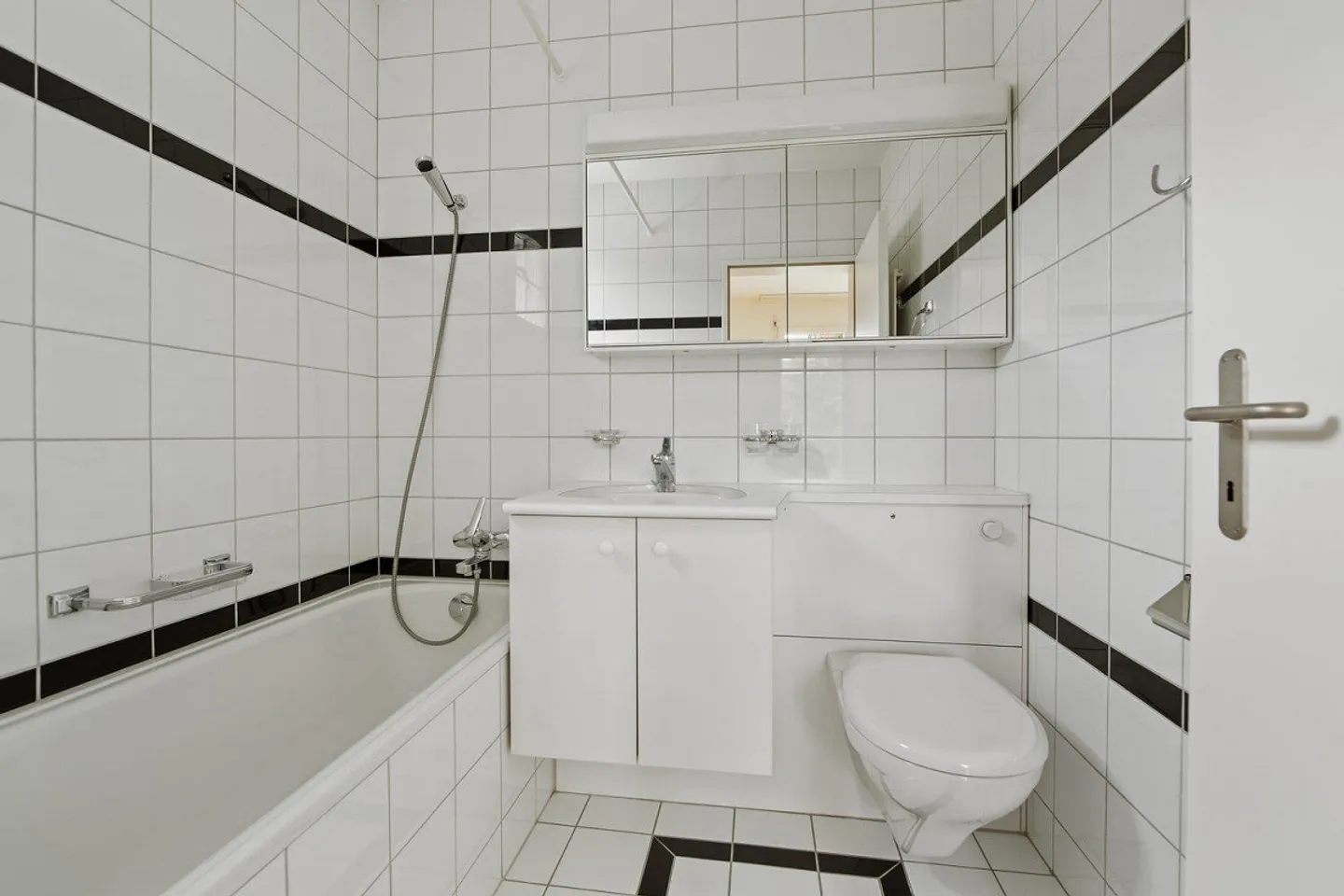 Moderno appartamento di 3,5 stanze con balcone ad Arlesheim - Foto 7 di 10