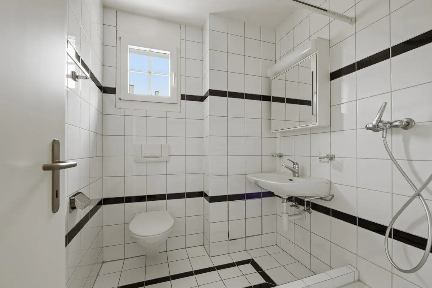 Moderno appartamento di 3,5 stanze con balcone ad Arlesheim - Foto 8 di 10