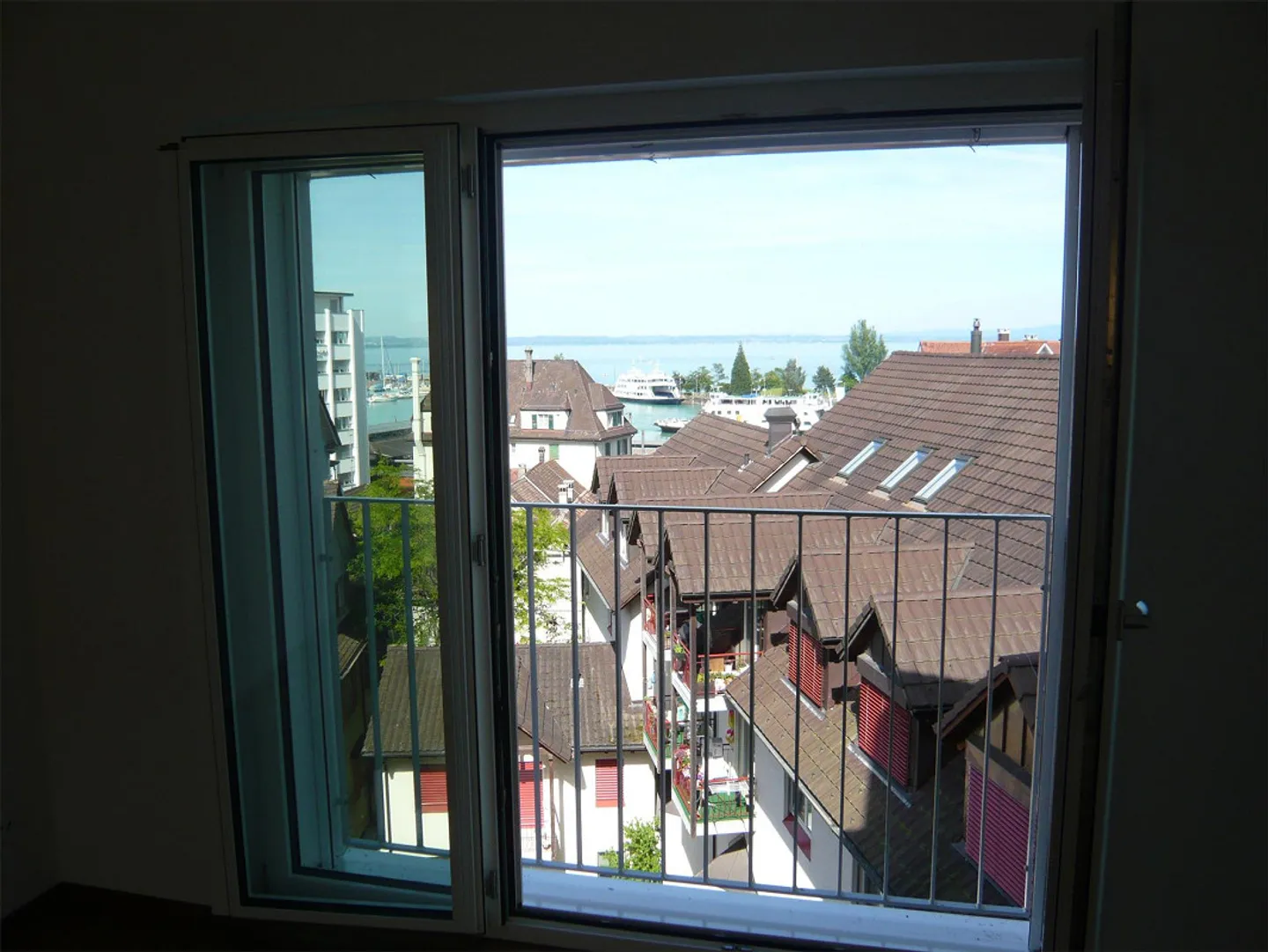 Modern 4-room apartment with balcony - Photo 3 of 8