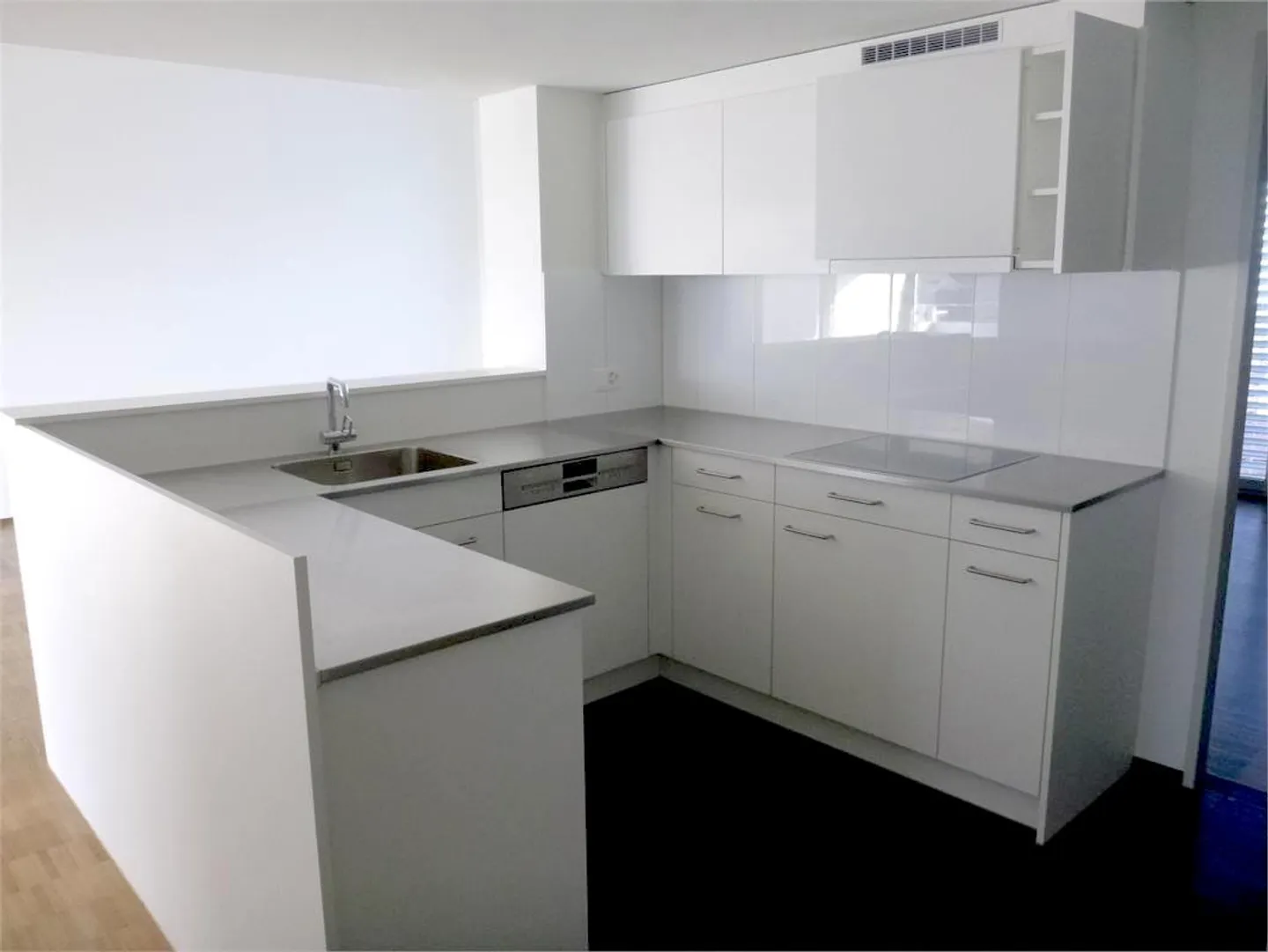 Modern 4-room apartment with balcony - Photo 4 of 8