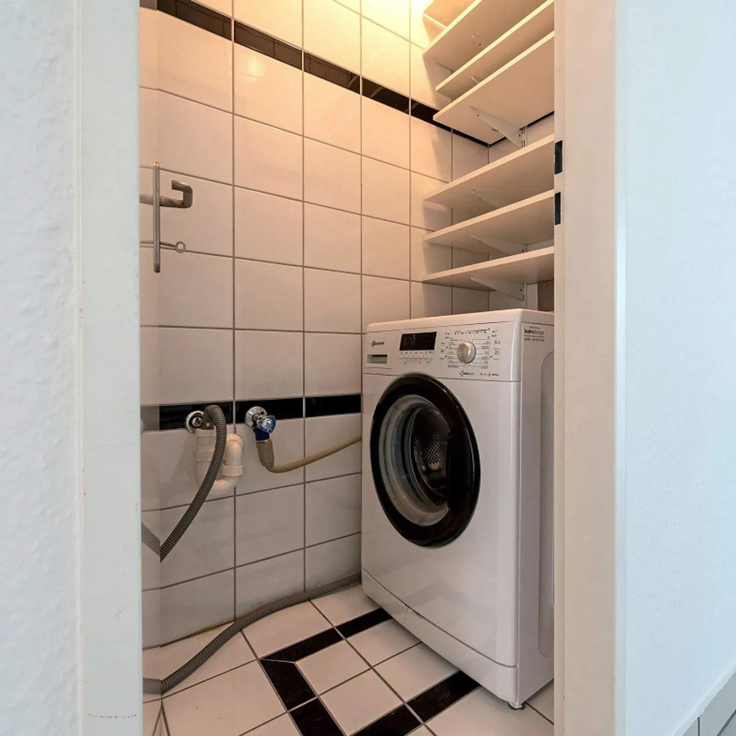 Moderno appartamento di 3,5 stanze con balcone ad Arlesheim - Foto 9 di 10