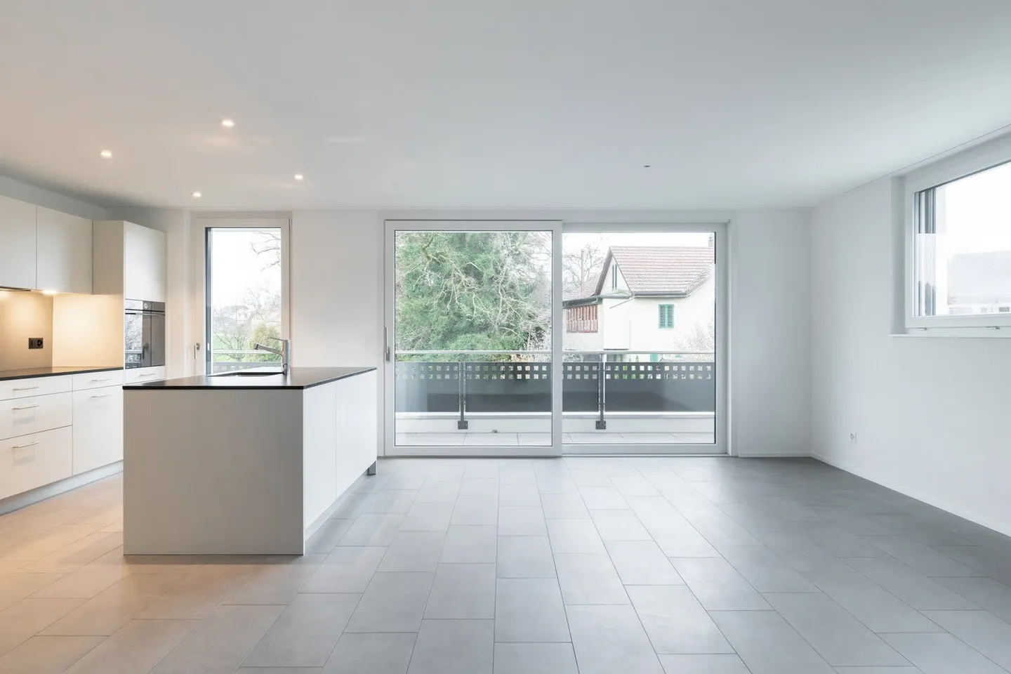 De haute qualité et confortable – Votre nouveau chez-vous avec terrasse de jardin donnant sur l'Oeschbach - Photo 8 sur 12