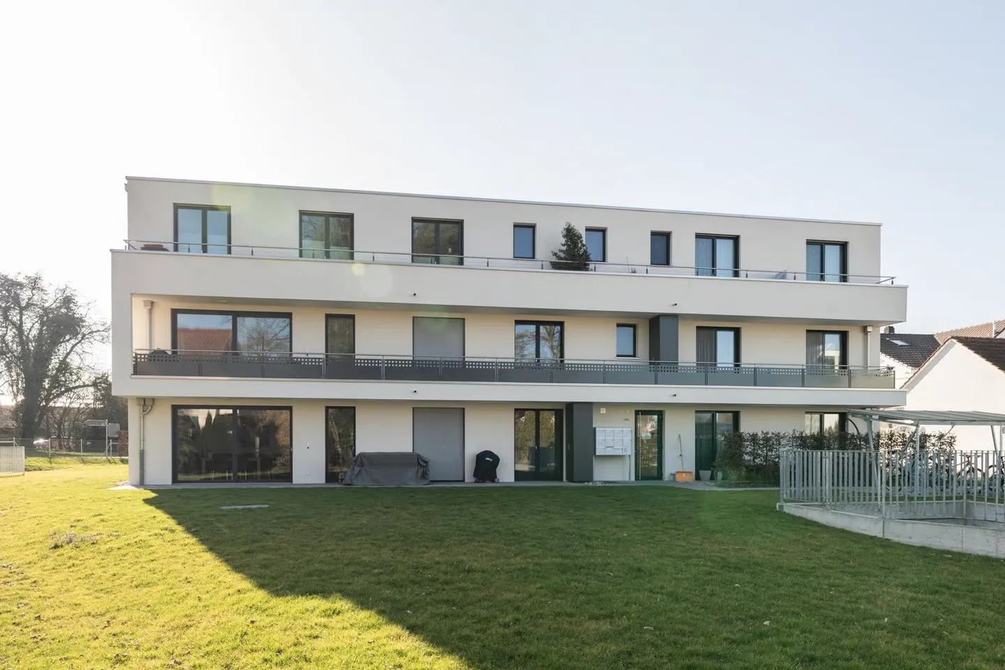 De haute qualité et confortable – Votre nouveau chez-vous avec terrasse de jardin donnant sur l'Oeschbach - Photo 10 sur 12