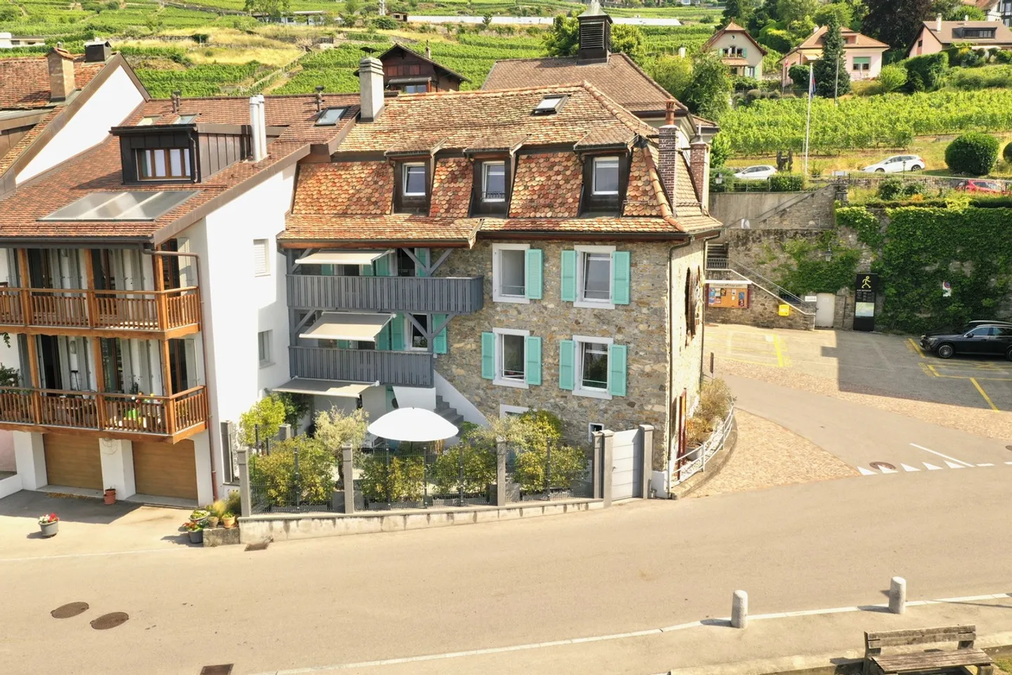 Magnificent Winegrower's House with Charm and Panoramic View of the Lake - Photo 1 of 12