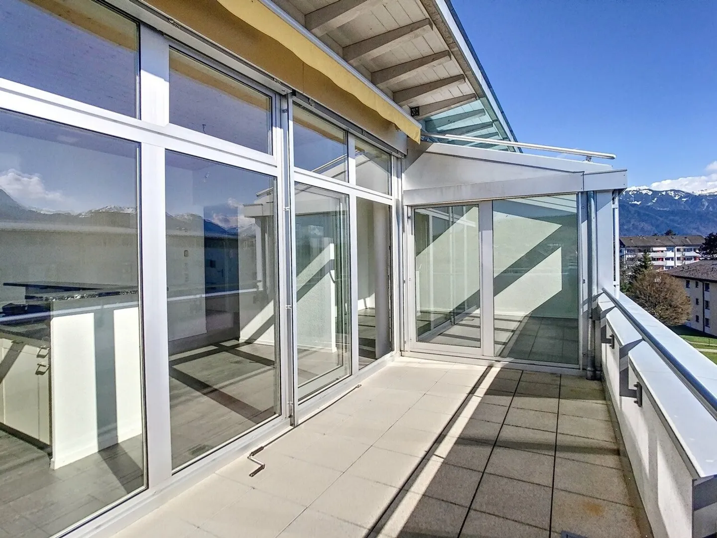 Appartement à louer - Photo 2 sur 9