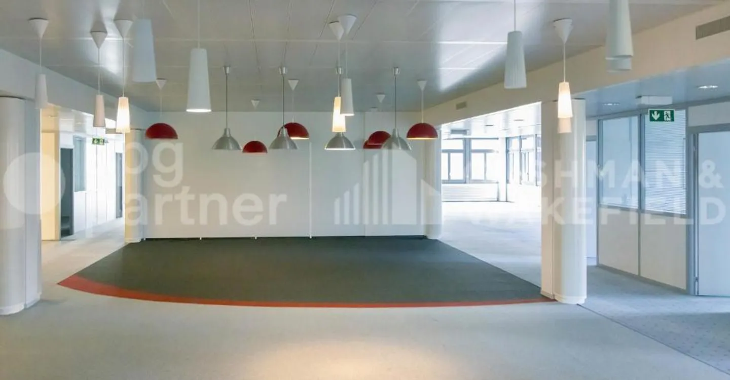 Independent artisanal & administrative building - 2,800 m² - Veyrot 11 - Photo 1 of 12