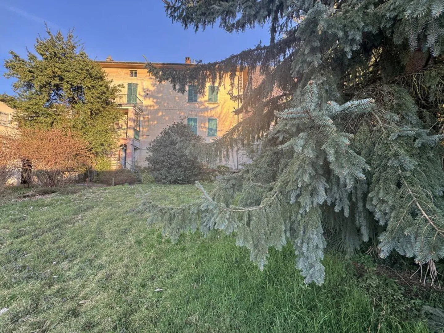 Casa da ristrutturare con terreno edificabile - Foto 6 di 7