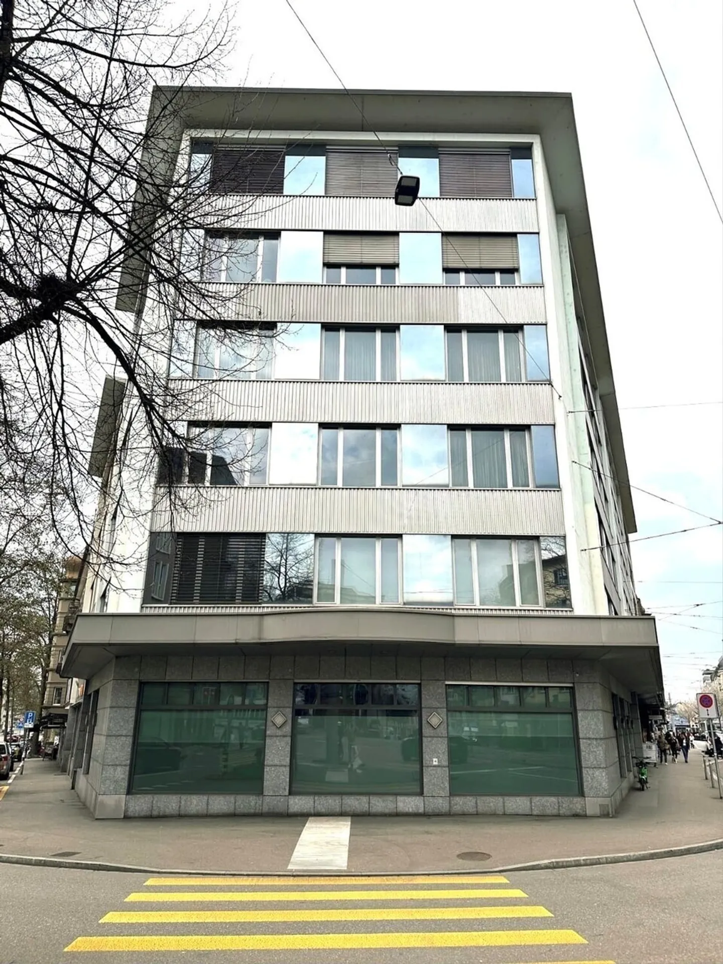 Espace commercial représentatif au rez-de-chaussée dans le meilleur emplacement de Zurich-Oerlikon - Photo 3 sur 4