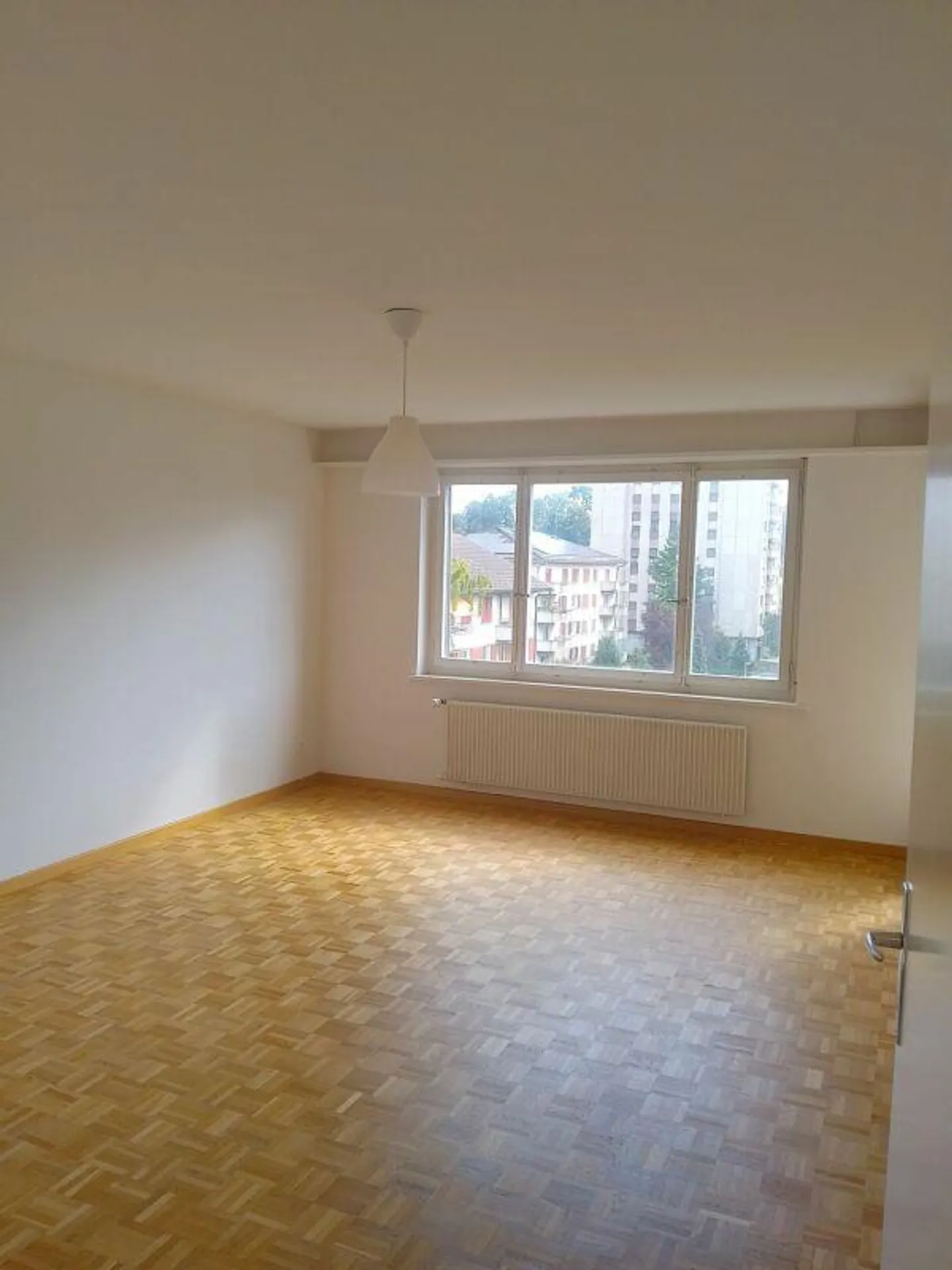 Appartement spacieux et élégant avec balcon ! - Photo 3 sur 7