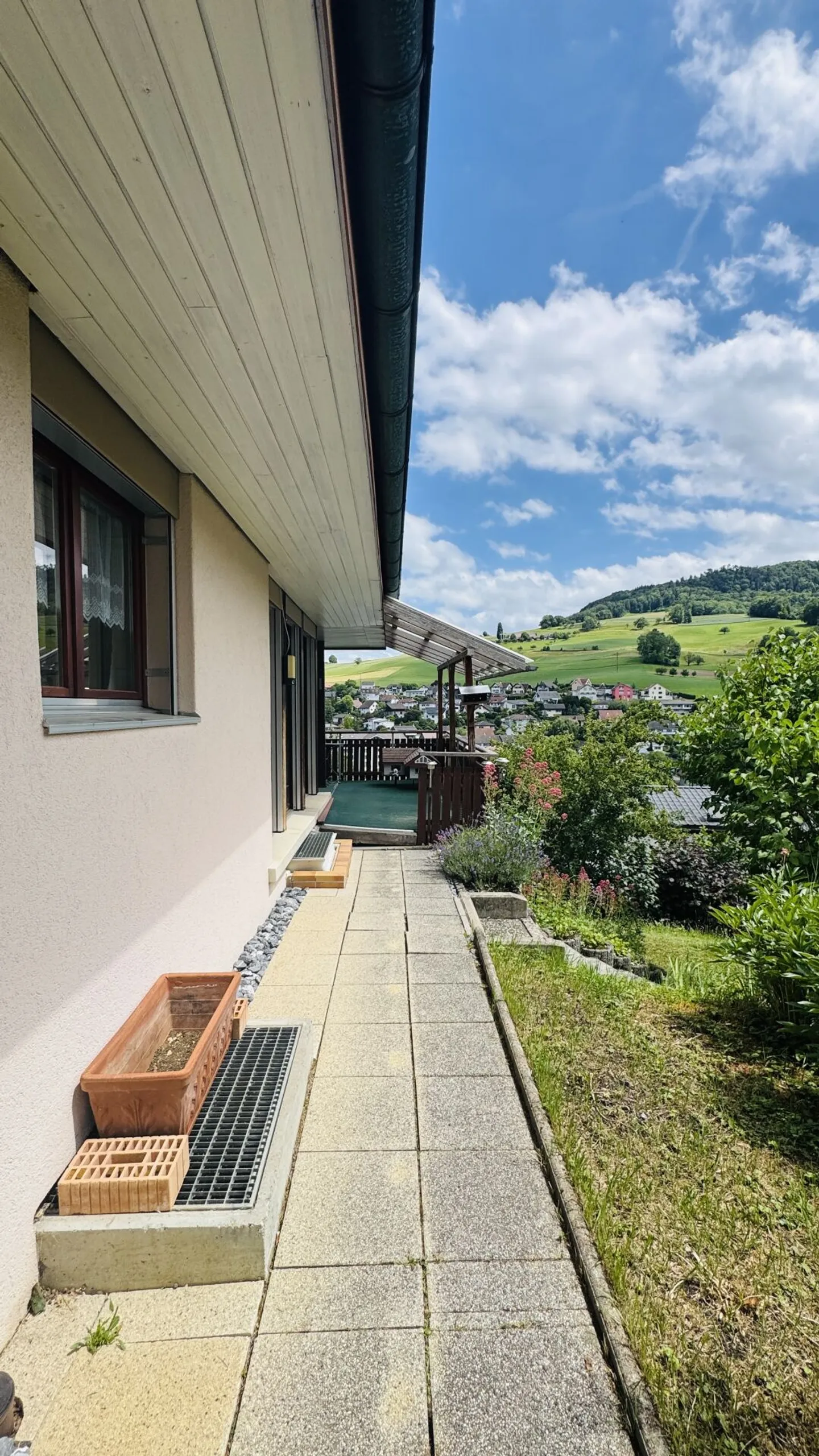 Detached 5-room single-family house with garage, forecourt, balcony, garden and beautiful view - Photo 3 of 26