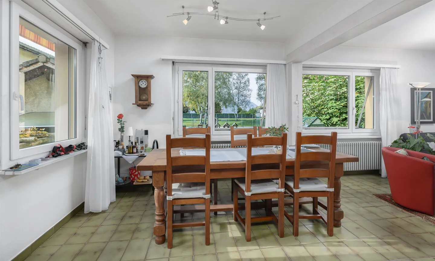 SUPERBE VILLA 8.5 PIÈCES AVEC JARDIN ET GROTTE À GIUBIASCO - Photo 4 sur 9