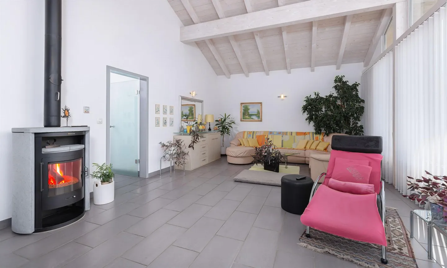 SUPERBE VILLA 8.5 PIÈCES AVEC JARDIN ET GROTTE À GIUBIASCO - Photo 1 sur 9