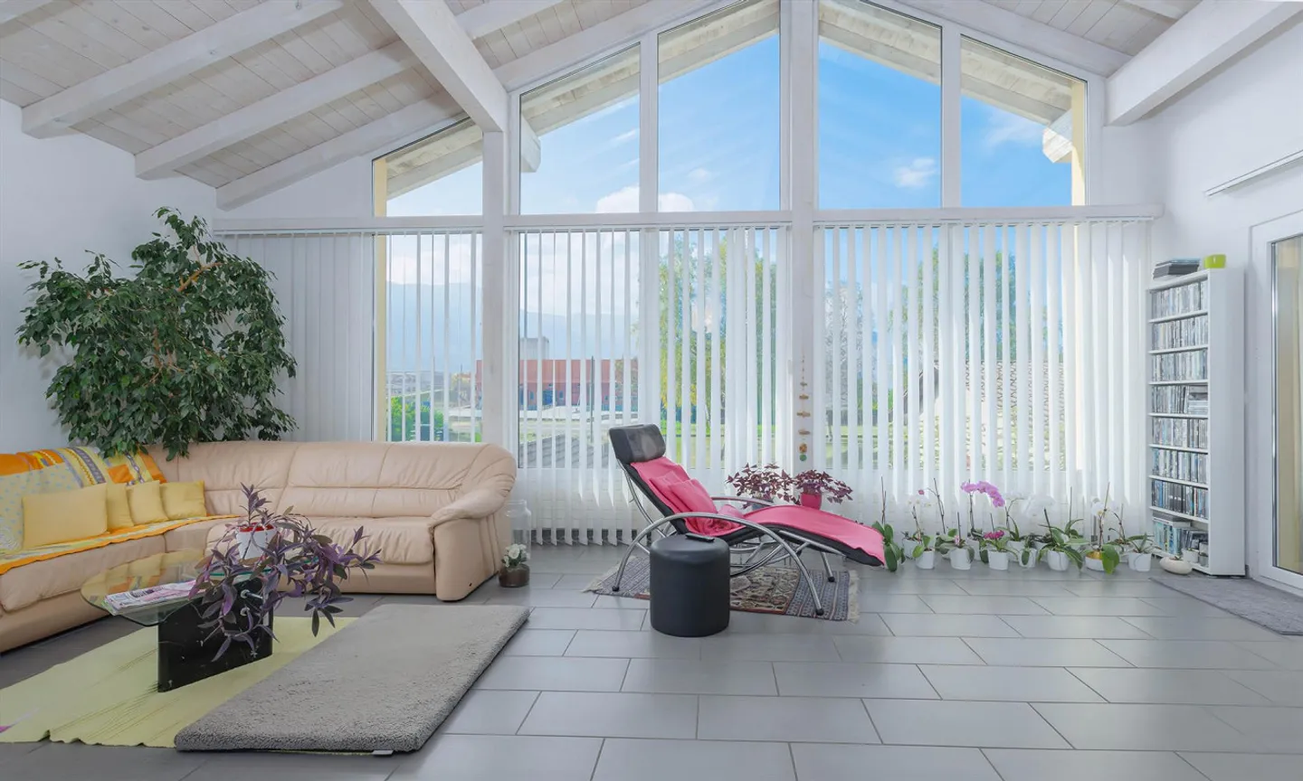 SUPERBE VILLA 8.5 PIÈCES AVEC JARDIN ET GROTTE À GIUBIASCO - Photo 2 sur 9