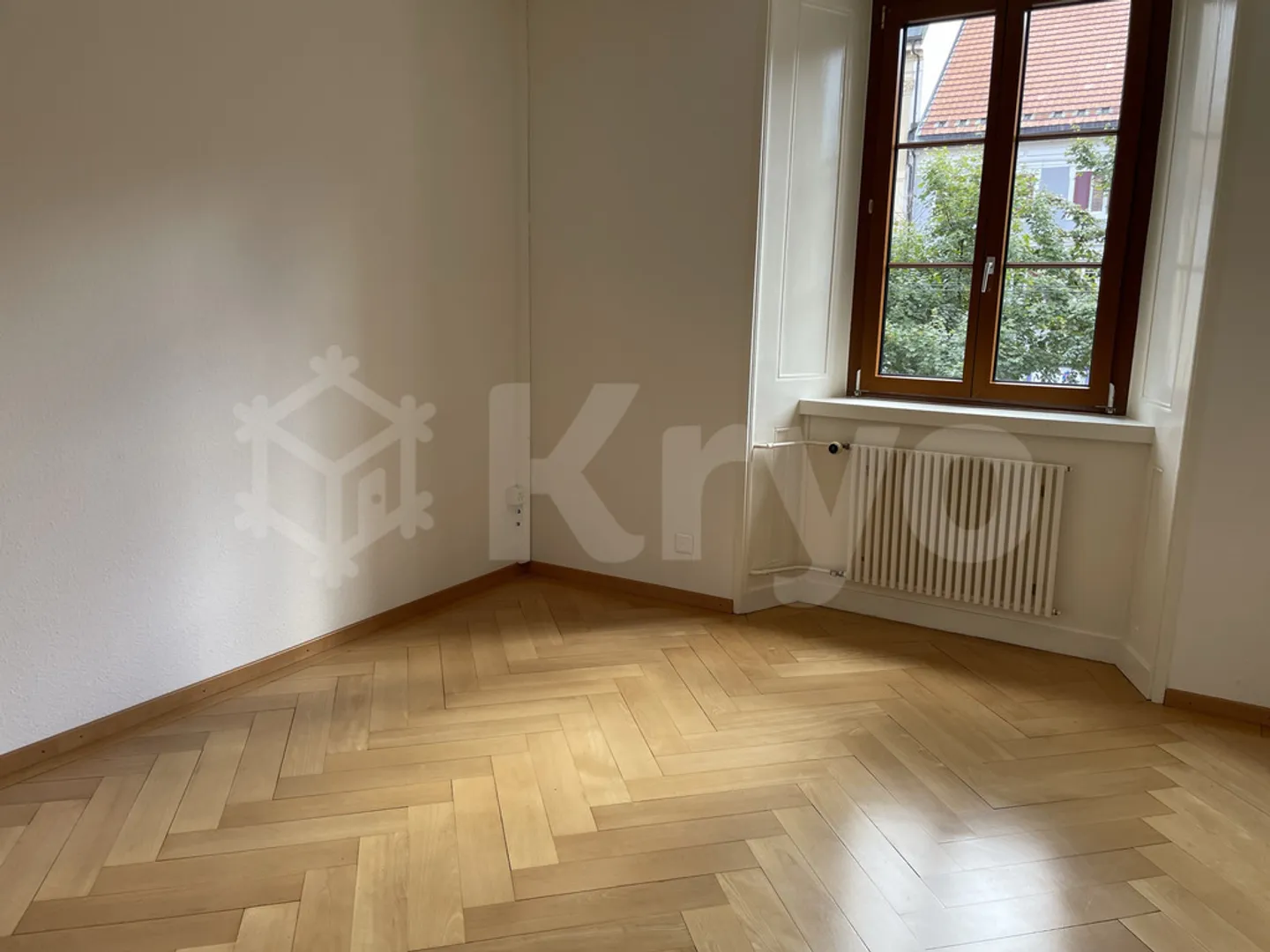 Charming City Center Apartment - Photo 4 of 9