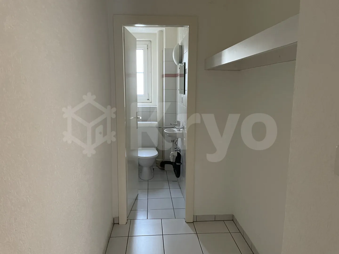 Charming City Center Apartment - Photo 8 of 9