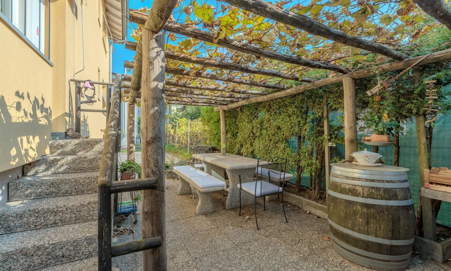 SUPERBE VILLA 8.5 PIÈCES AVEC JARDIN ET GROTTE À GIUBIASCO - Photo 9 sur 9
