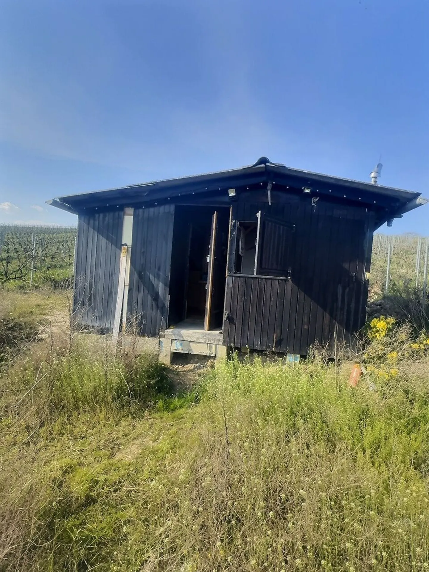 1 Room House - Photo 2 of 10