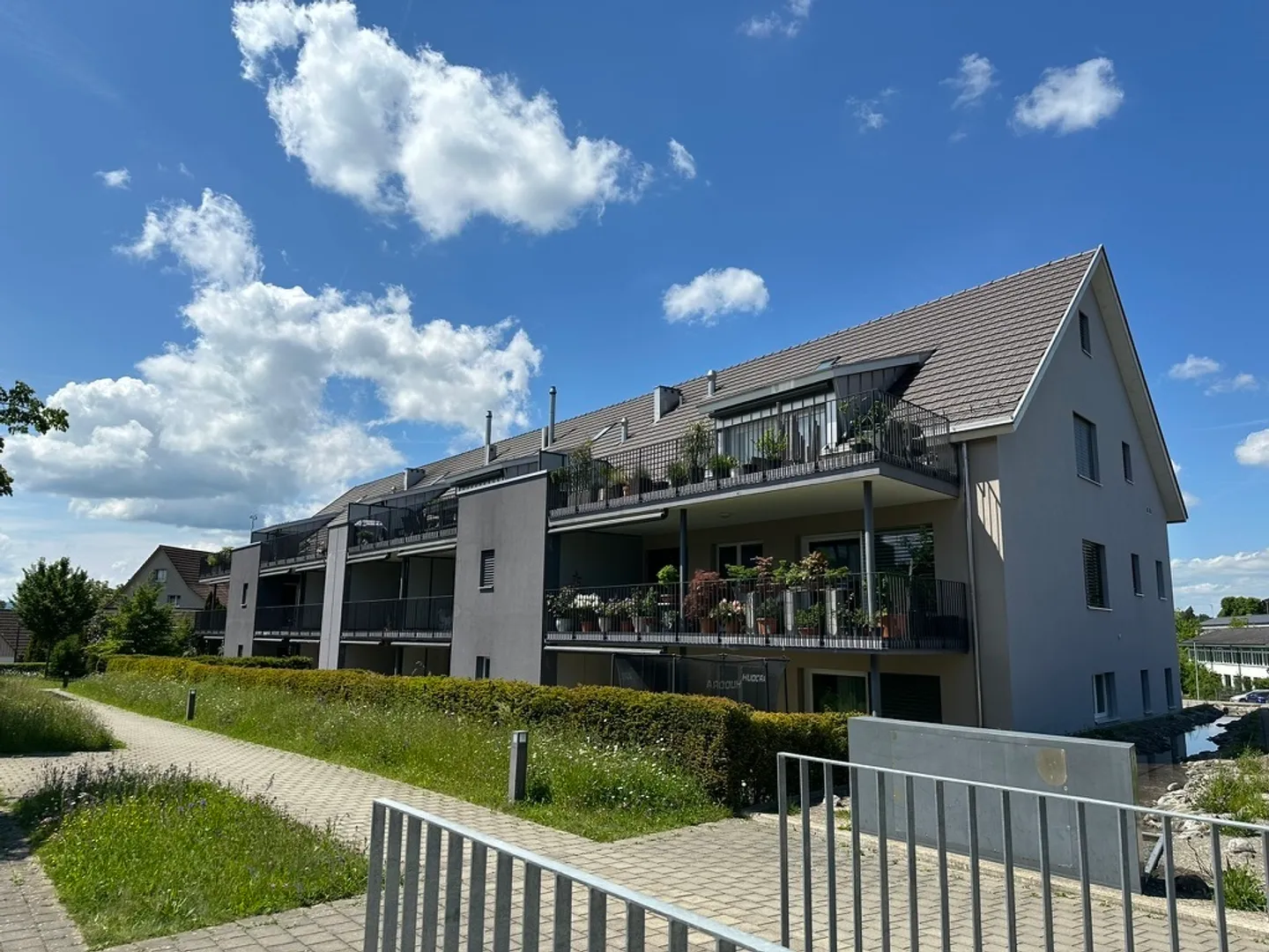 Couple or Single Apartment with Large Patio - Photo 12 of 14