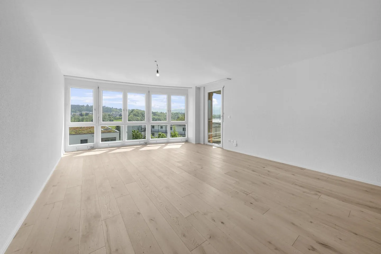Modernes Apartment mit Balkonen - Foto 2 von 16