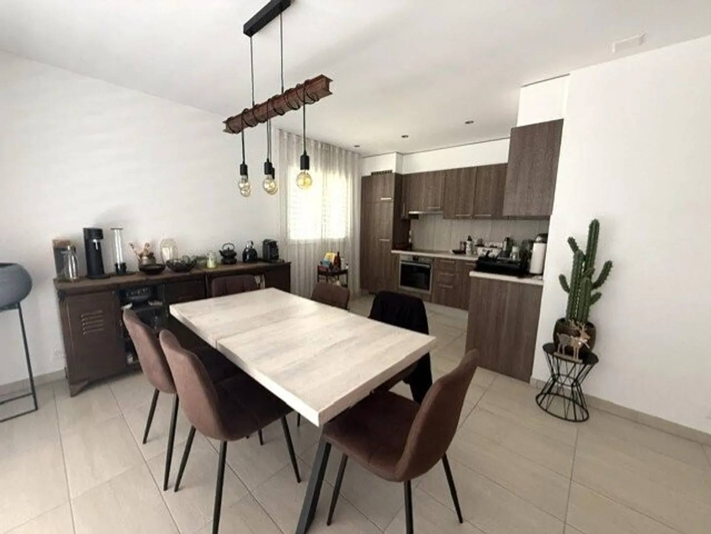 Appartement Charmant avec Terrasse - Photo 1 sur 7
