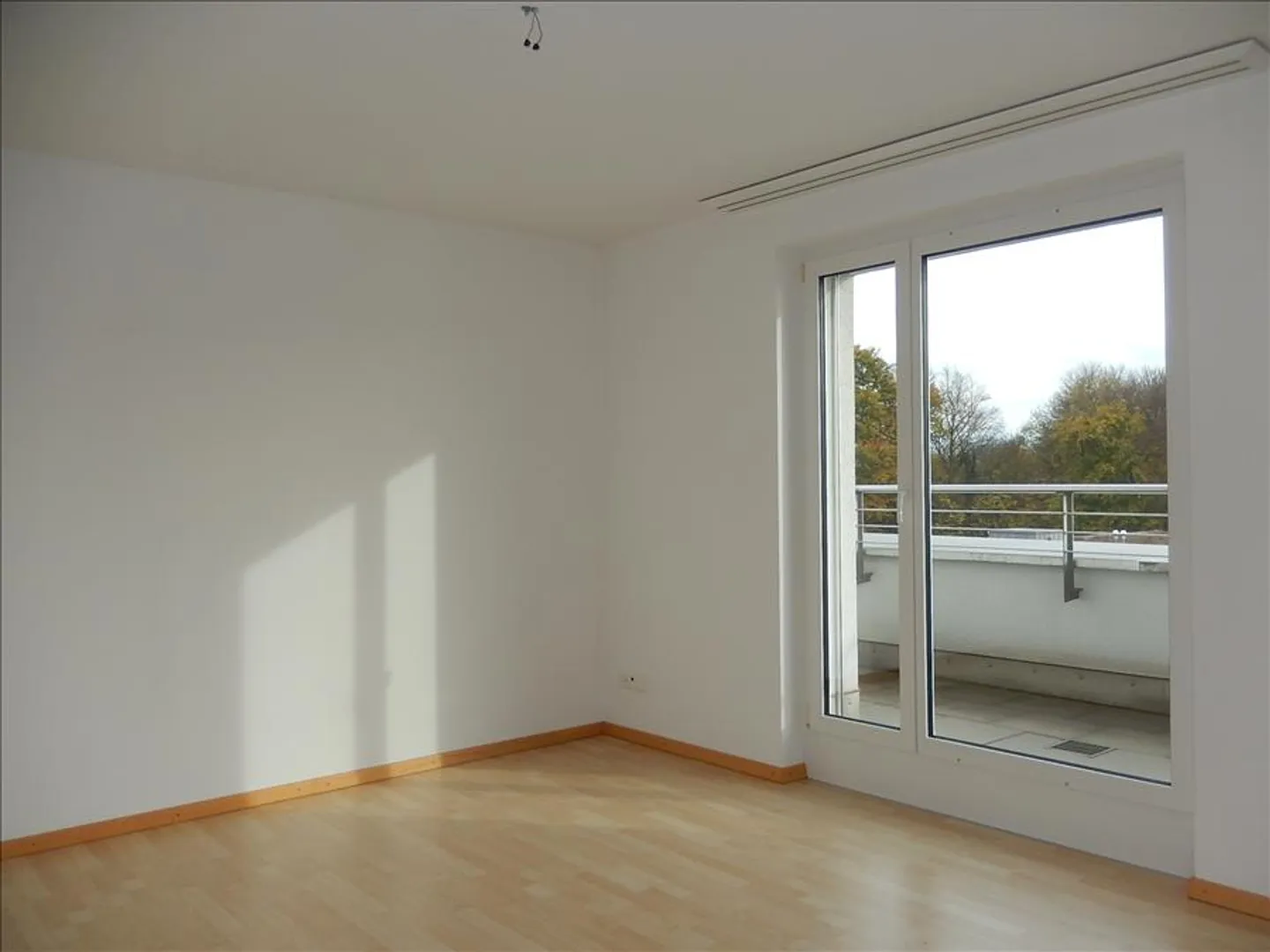 Bright Apartment with Terrace - Photo 7 of 11