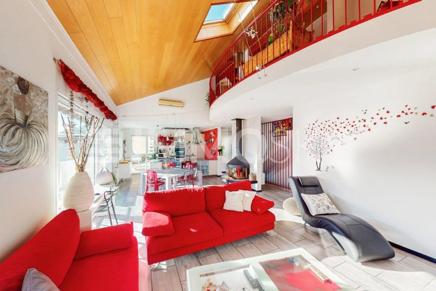 Geräumig und sonnig mit unverbaubarer Aussicht - Foto 1 von 5