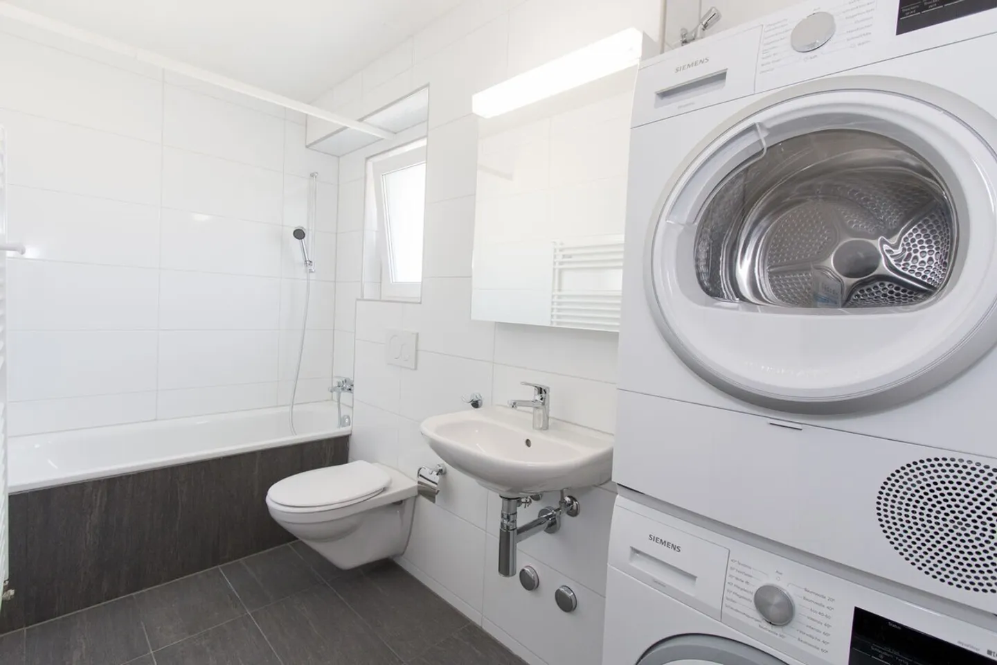 Appartement avec tour de lavage privé. Une visite en vaut la peine ! - Photo 8 sur 9
