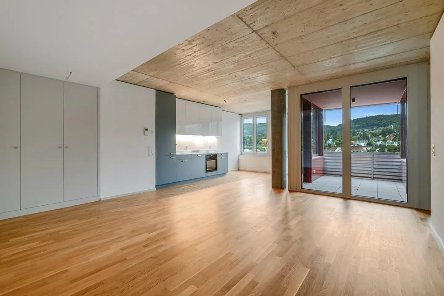 Modern 2.5-room apartment, bright and close to nature - Photo 2 of 8