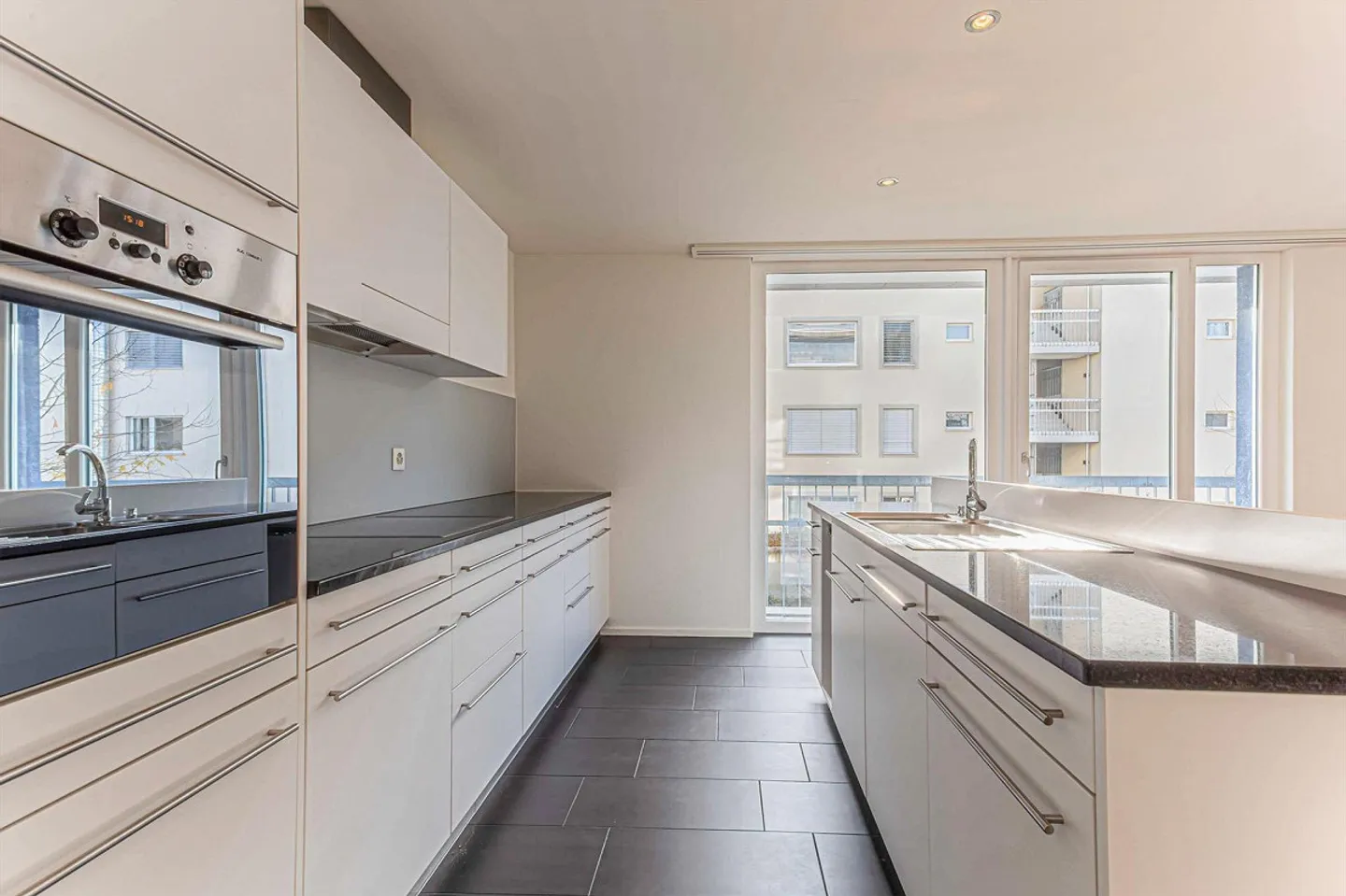 Appartement calme et moderne dans un emplacement de choix - Photo 2 sur 9