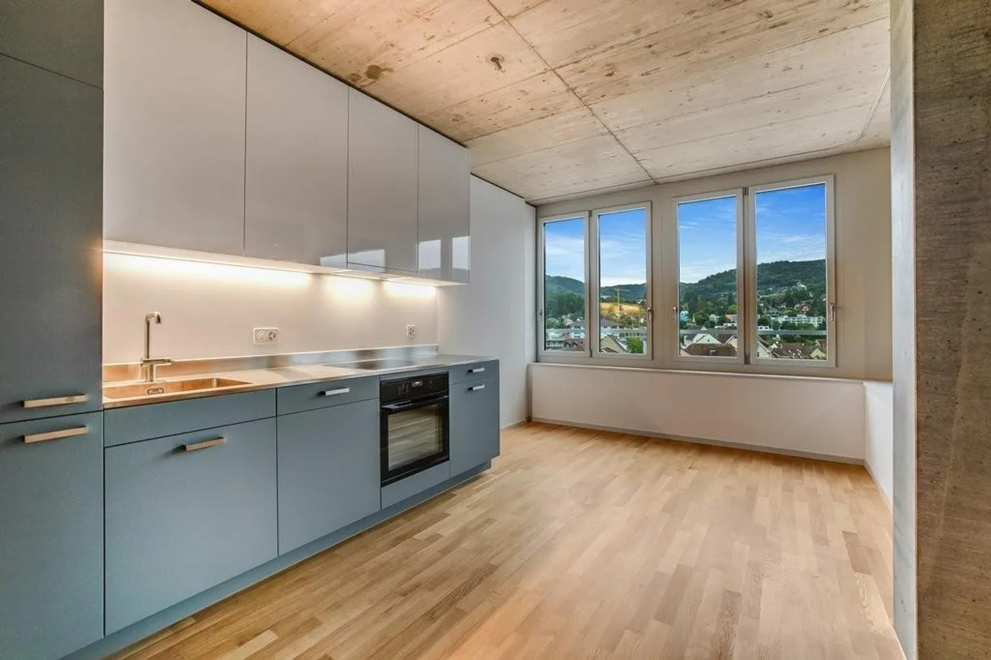Modern 2.5-room apartment, bright and close to nature - Photo 1 of 8